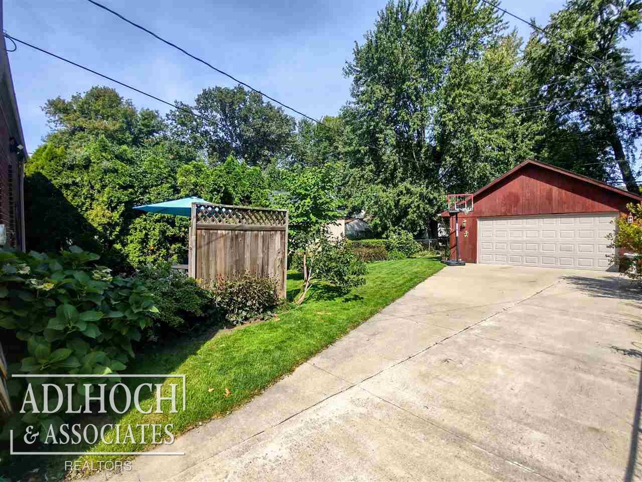1512 Hampton Road Grosse Pointe, MI 48236 - Photo 21 of 23 50056269-20.JPG