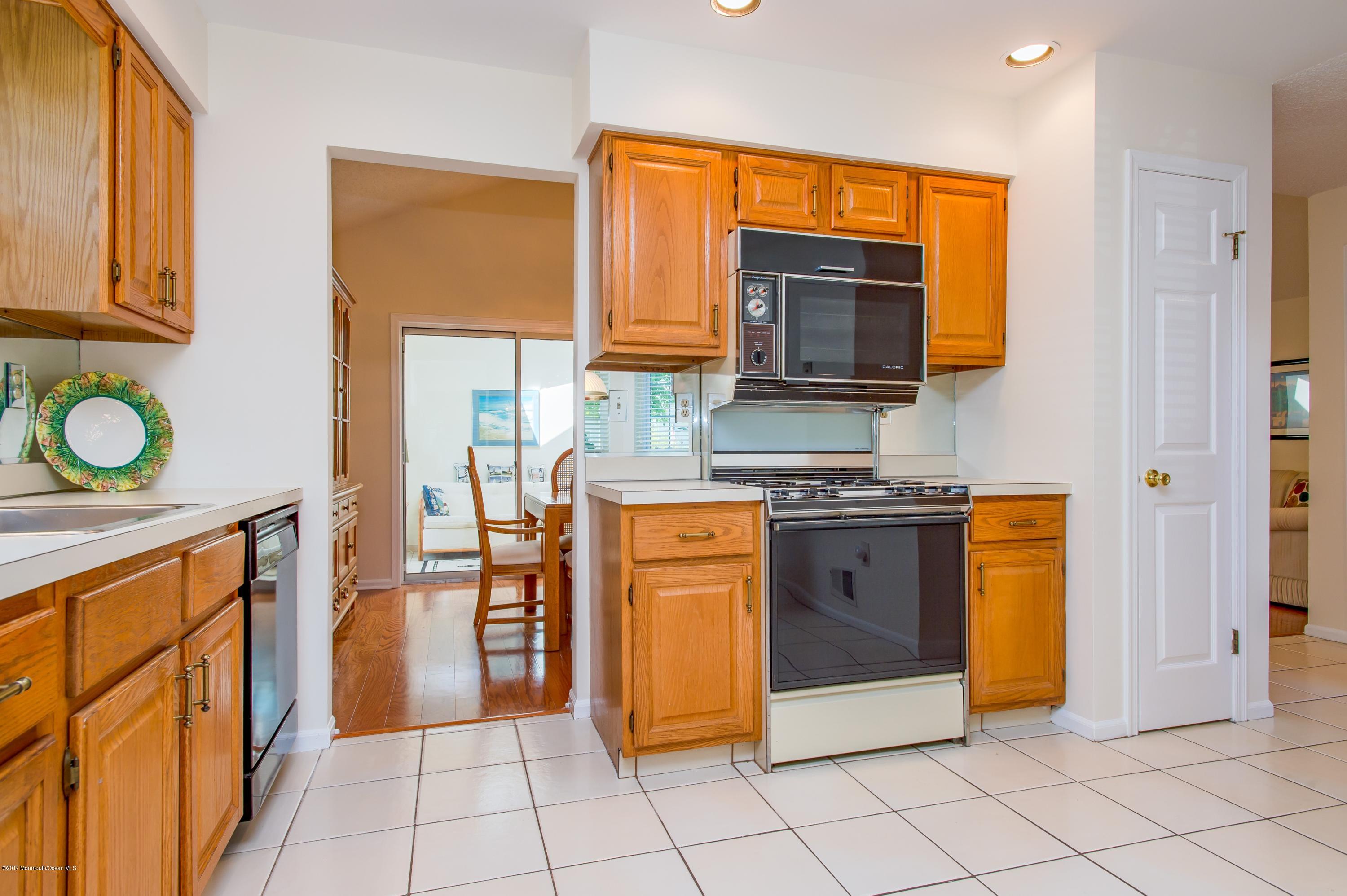 121 Almond Road Freehold, NJ 07728 - Photo 5 of 18 Kitchen