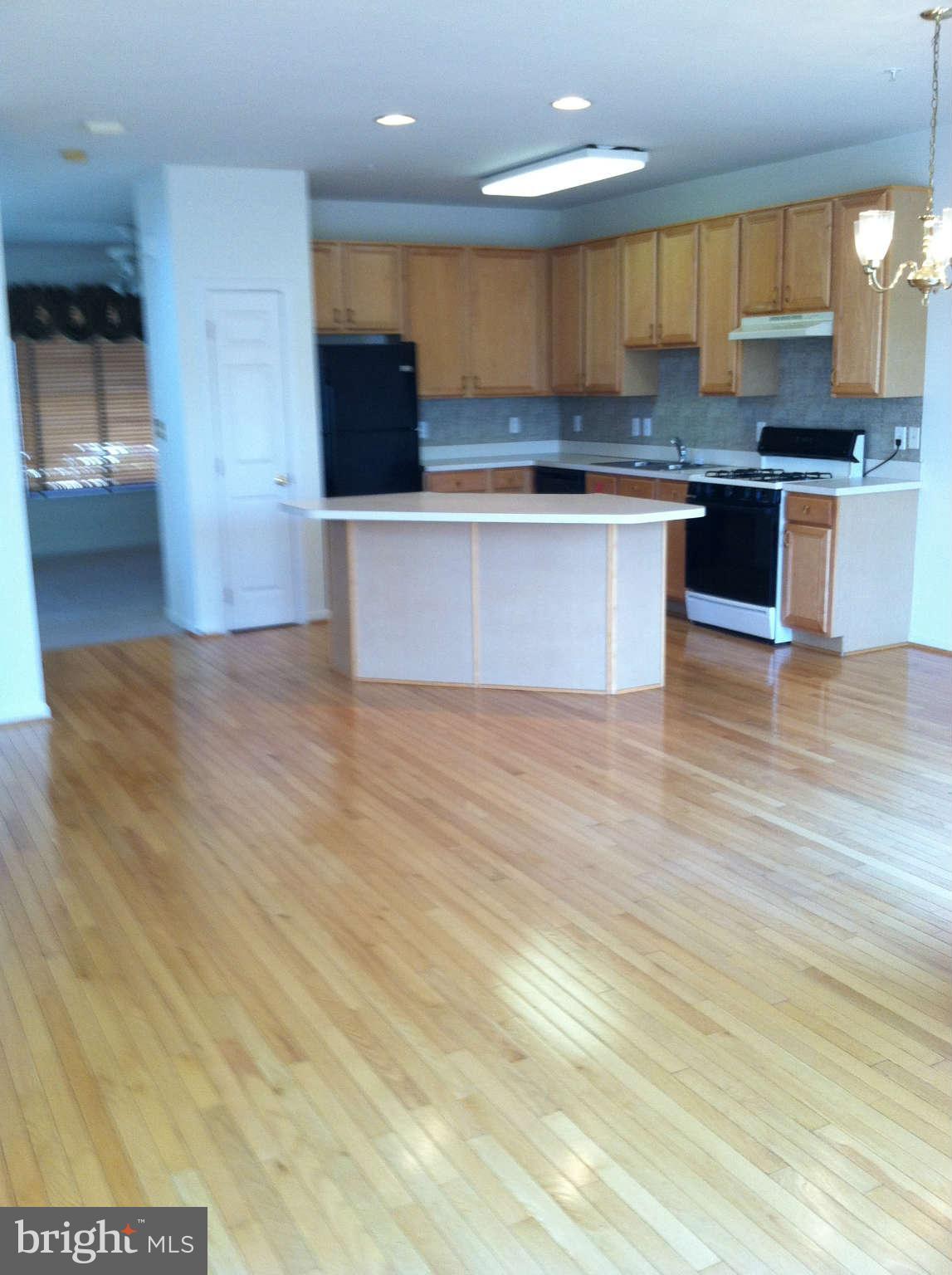 18201 Coachmans Road Germantown, MD 20874 - Photo 3 of 13 Kitchen