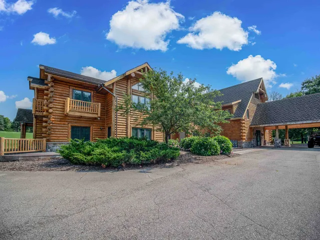 $284,999 | 695 South Street, Unit 8, Green Lake, WI 54941