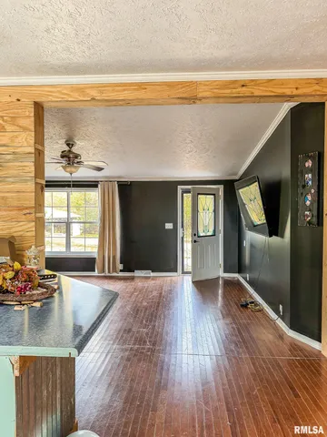 $199,900 | 16881 Crum Road, Virginia, IL 62691