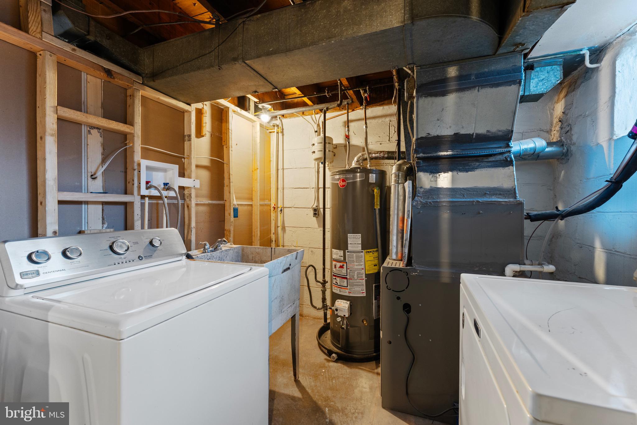 3693 Kenyon Avenue Baltimore, MD 21213 - Photo 27 of 34 a utility room with dryer and washer