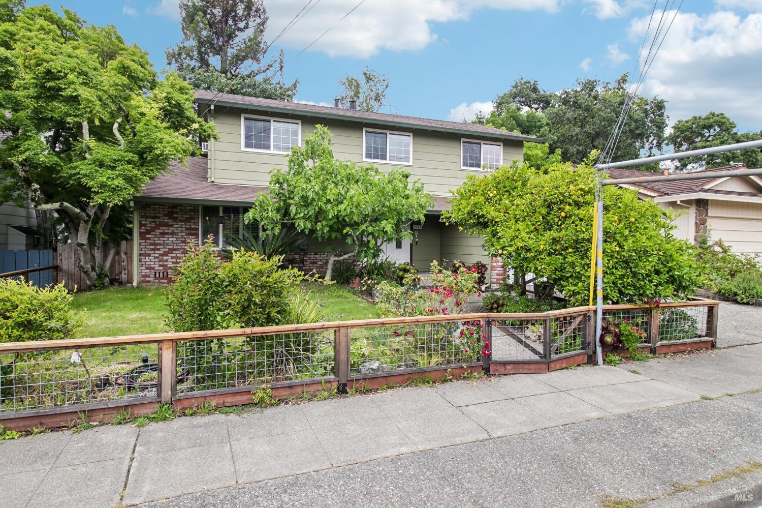 2227 Vallejo Street Santa Rosa, CA 95404 - Photo 3 of 66
