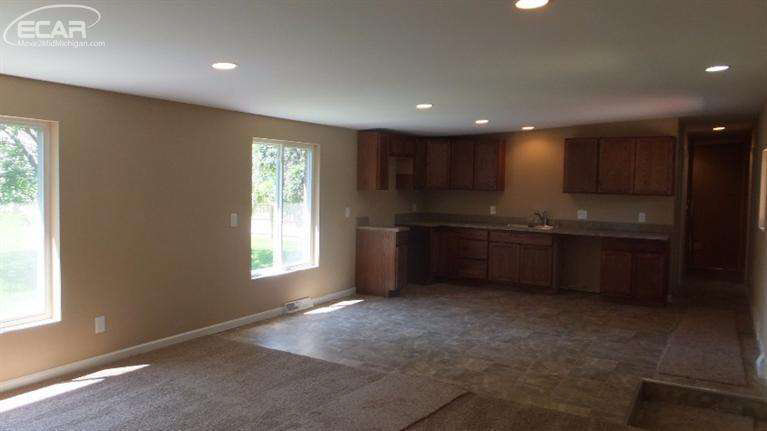 2499 Baldwin Road Fenton, MI 48430 - Photo 10 of 46 20445630-9.JPG
