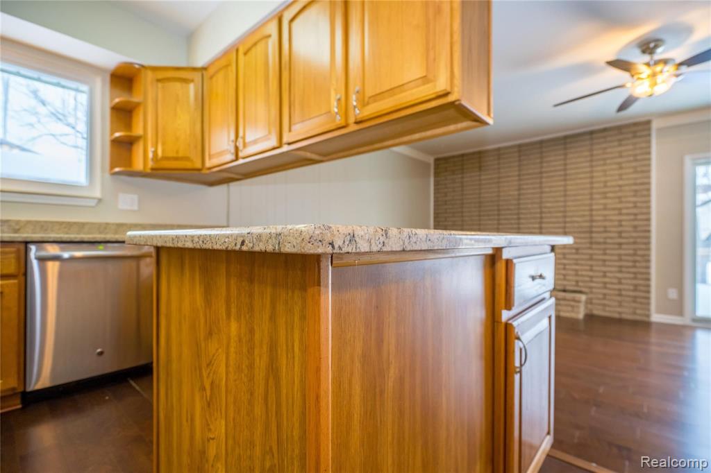 42278 Hanford Road Canton, MI 48187 - Photo 25 of 79
