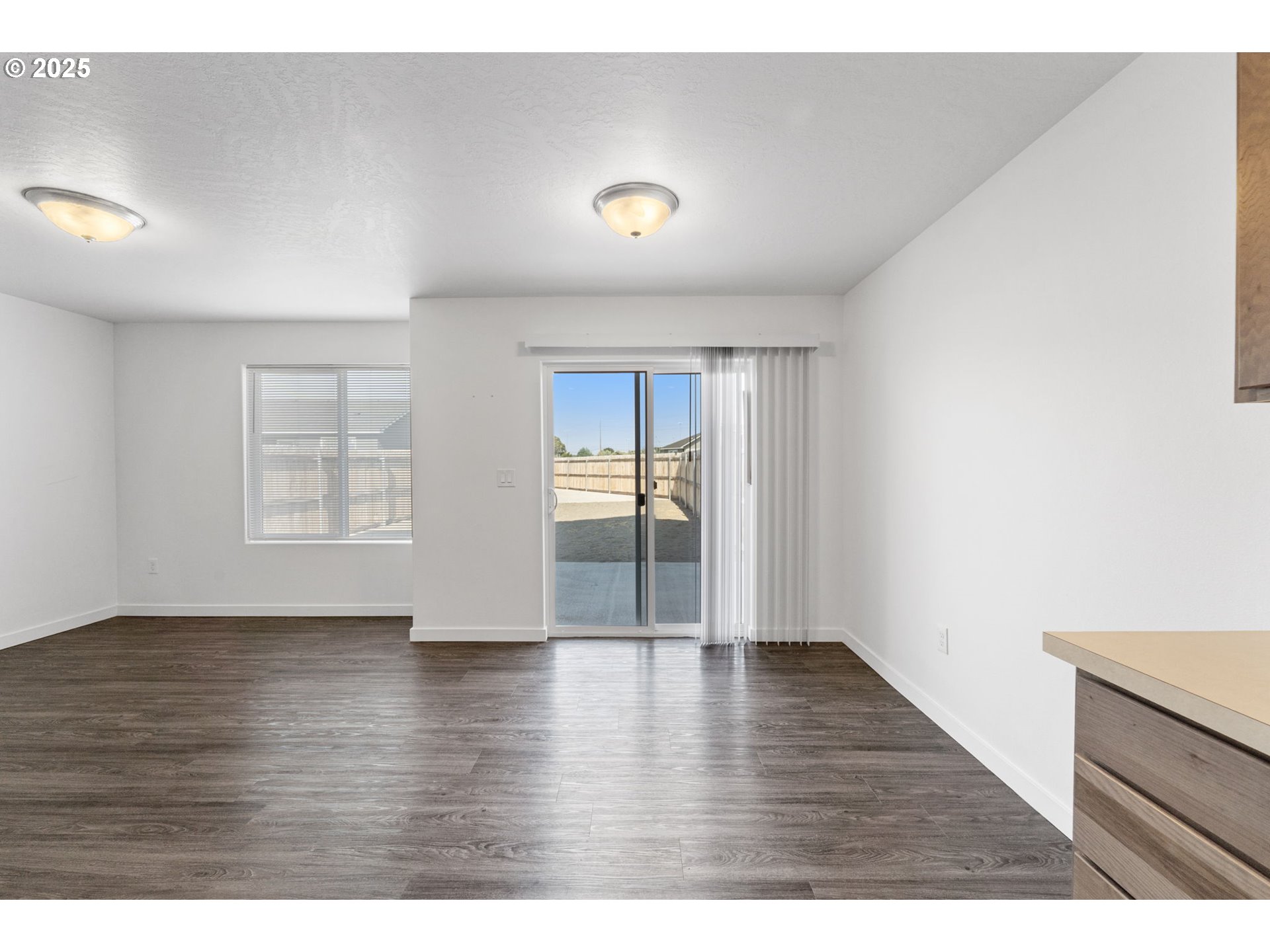 774 Northeast 11th Street Hermiston, OR 97838 - Photo 11 of 34 a view of an empty room with wooden floor and a window