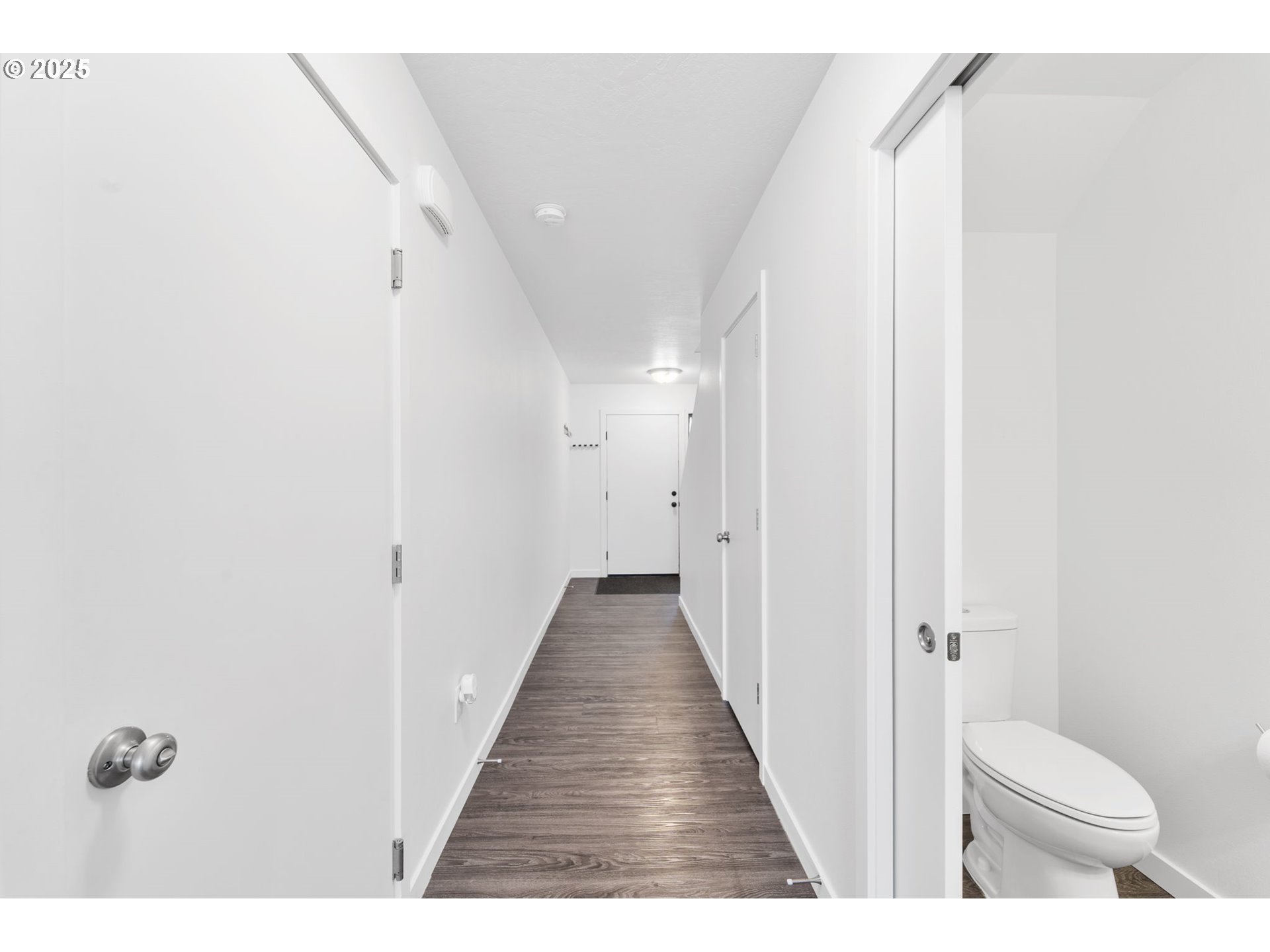 774 Northeast 11th Street Hermiston, OR 97838 - Photo 12 of 34 a view of a hallway with toilet