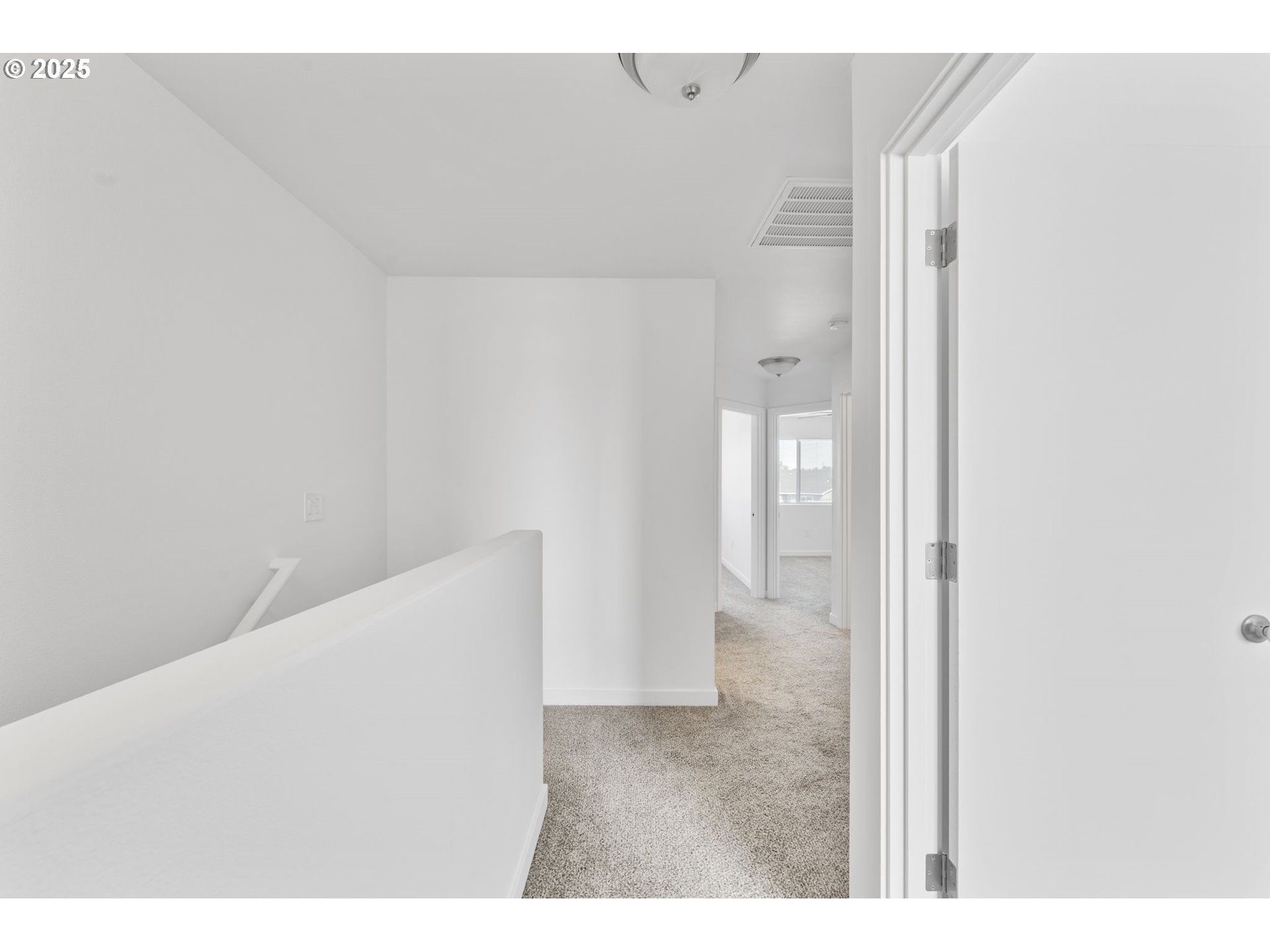 774 Northeast 11th Street Hermiston, OR 97838 - Photo 18 of 34 a view of an empty room