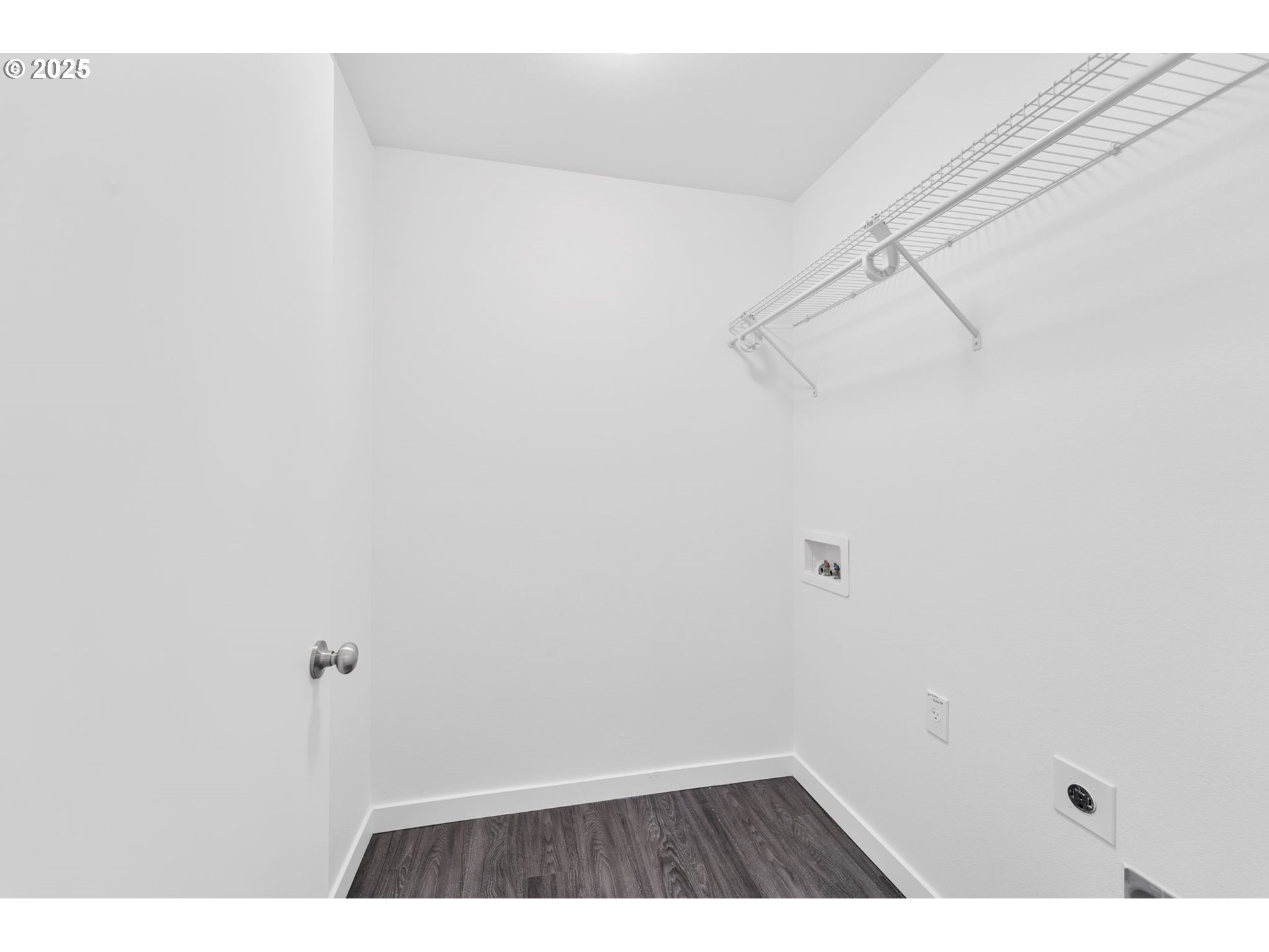 774 Northeast 11th Street Hermiston, OR 97838 - Photo 20 of 34 a picture of a room