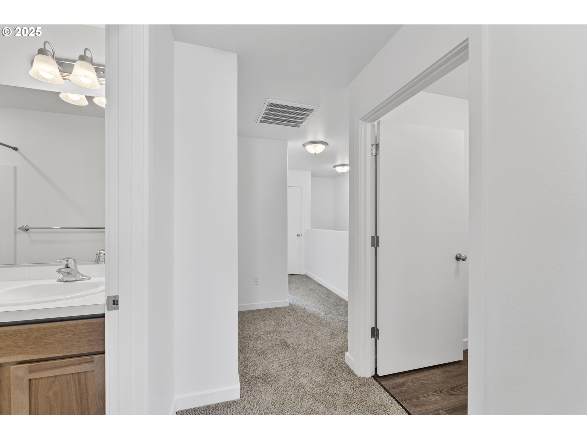 774 Northeast 11th Street Hermiston, OR 97838 - Photo 26 of 34 a bathroom with a sink and a mirror