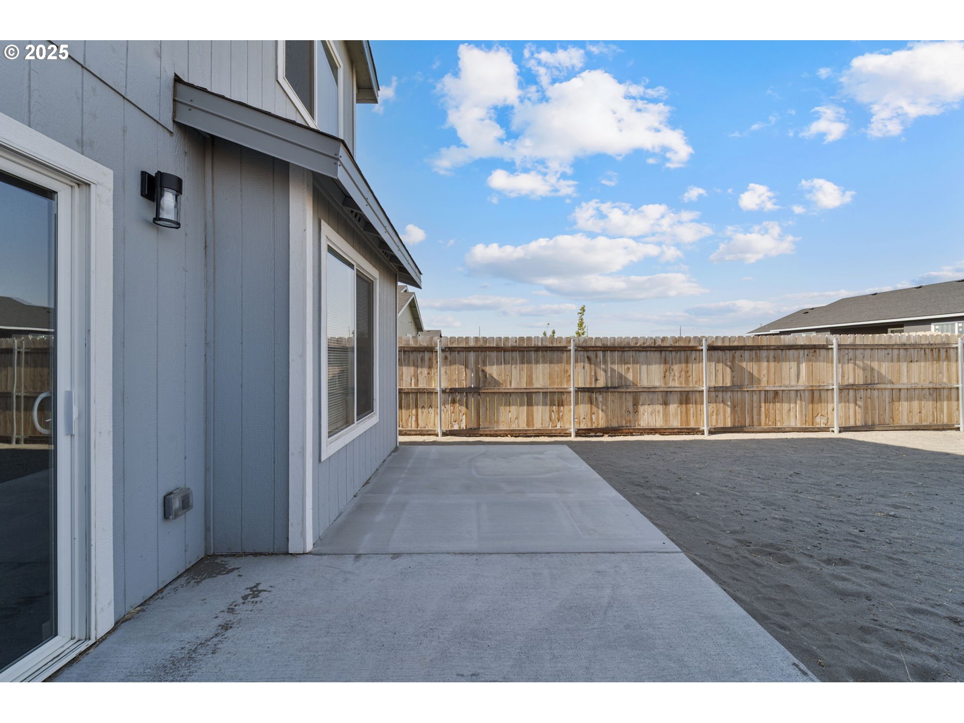 774 Northeast 11th Street Hermiston, OR 97838 - Photo 28 of 34 a view of an ocean & mountain view
