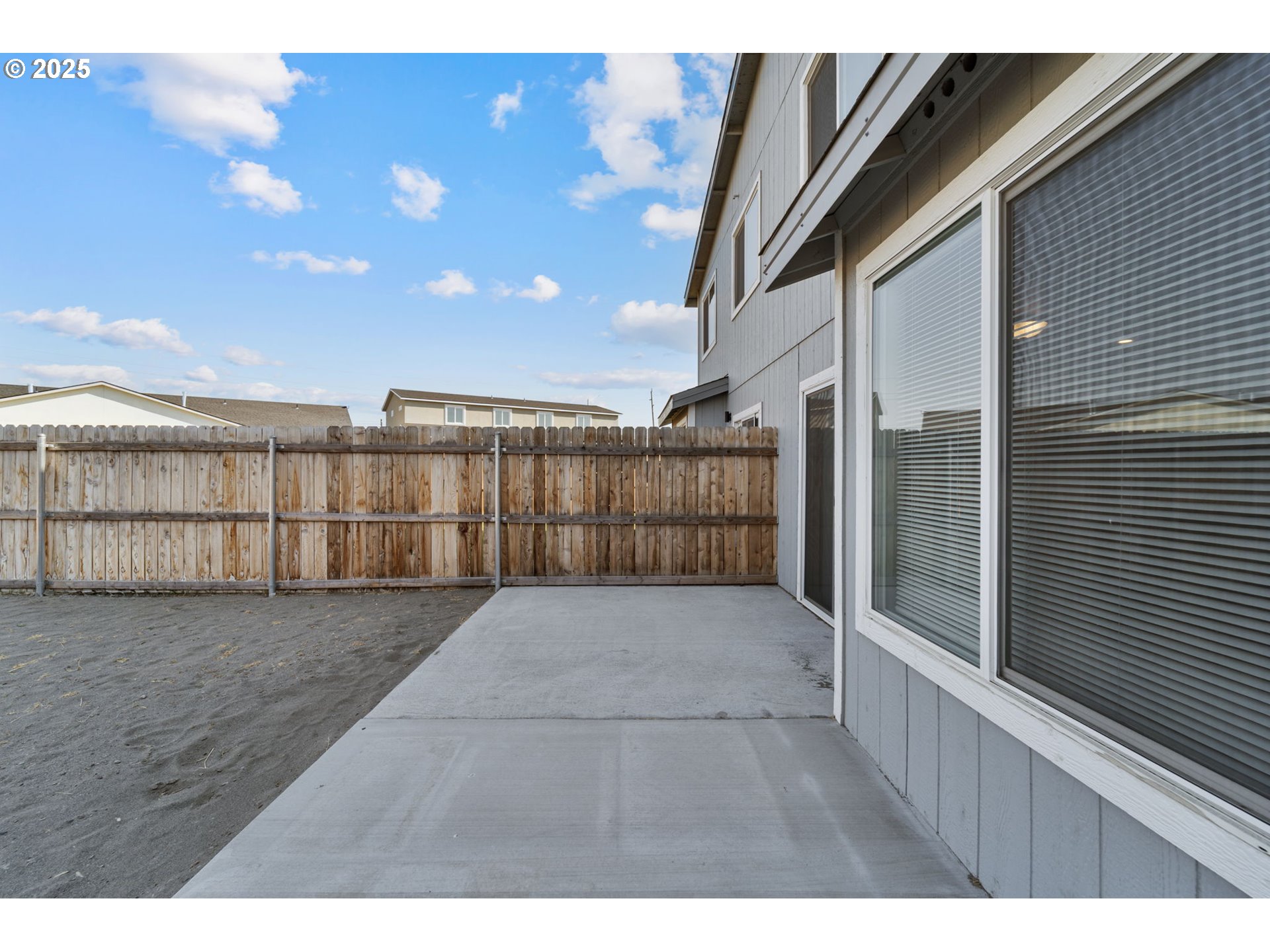 774 Northeast 11th Street Hermiston, OR 97838 - Photo 29 of 34 a view of a balcony