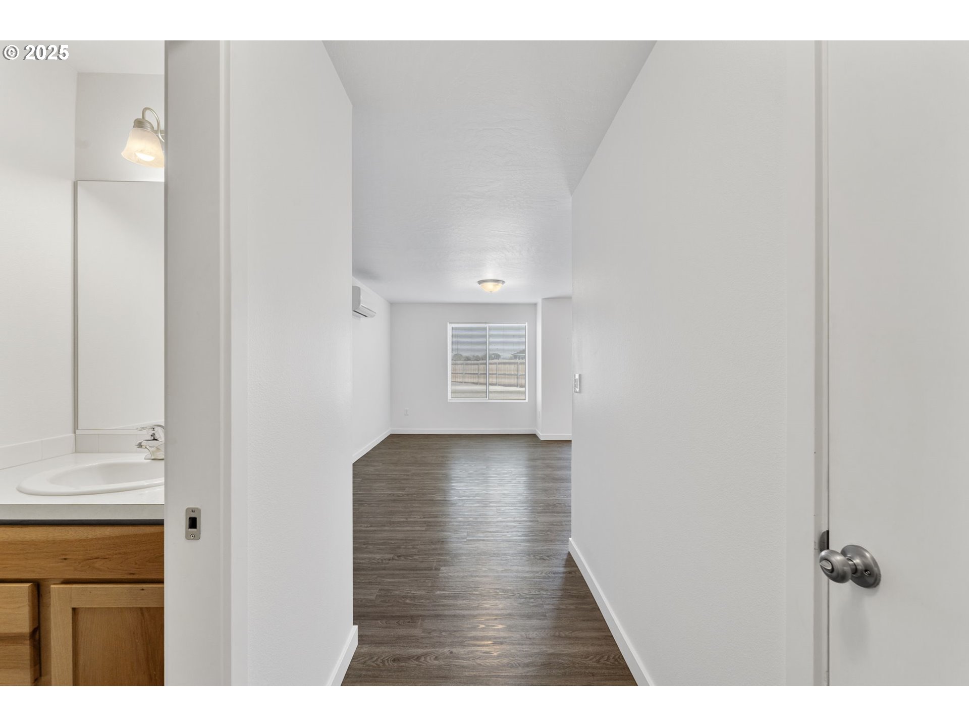 774 Northeast 11th Street Hermiston, OR 97838 - Photo 3 of 34 a view of a hallway with wooden floor