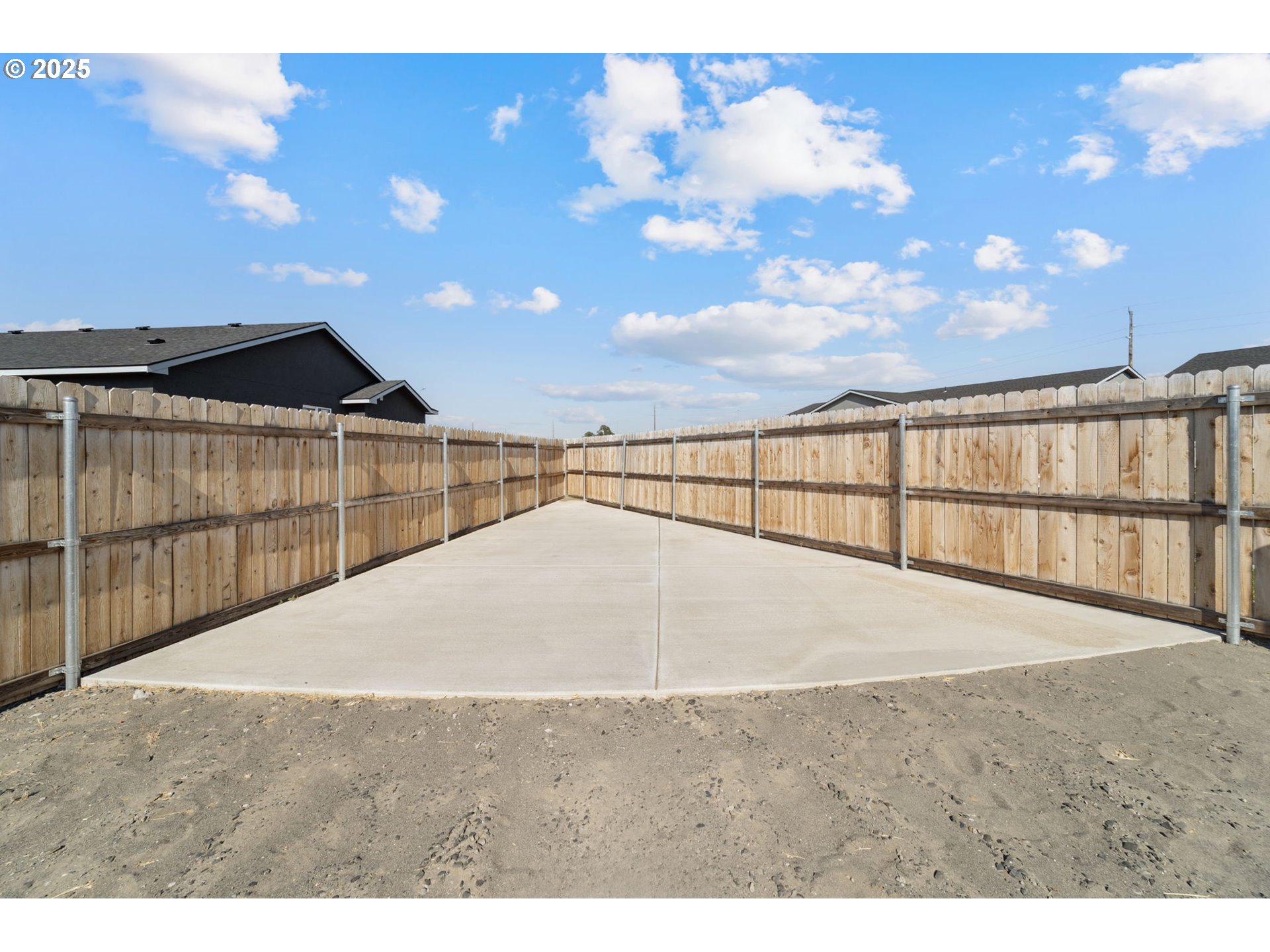 774 Northeast 11th Street Hermiston, OR 97838 - Photo 33 of 34 a view of outdoor space and yard