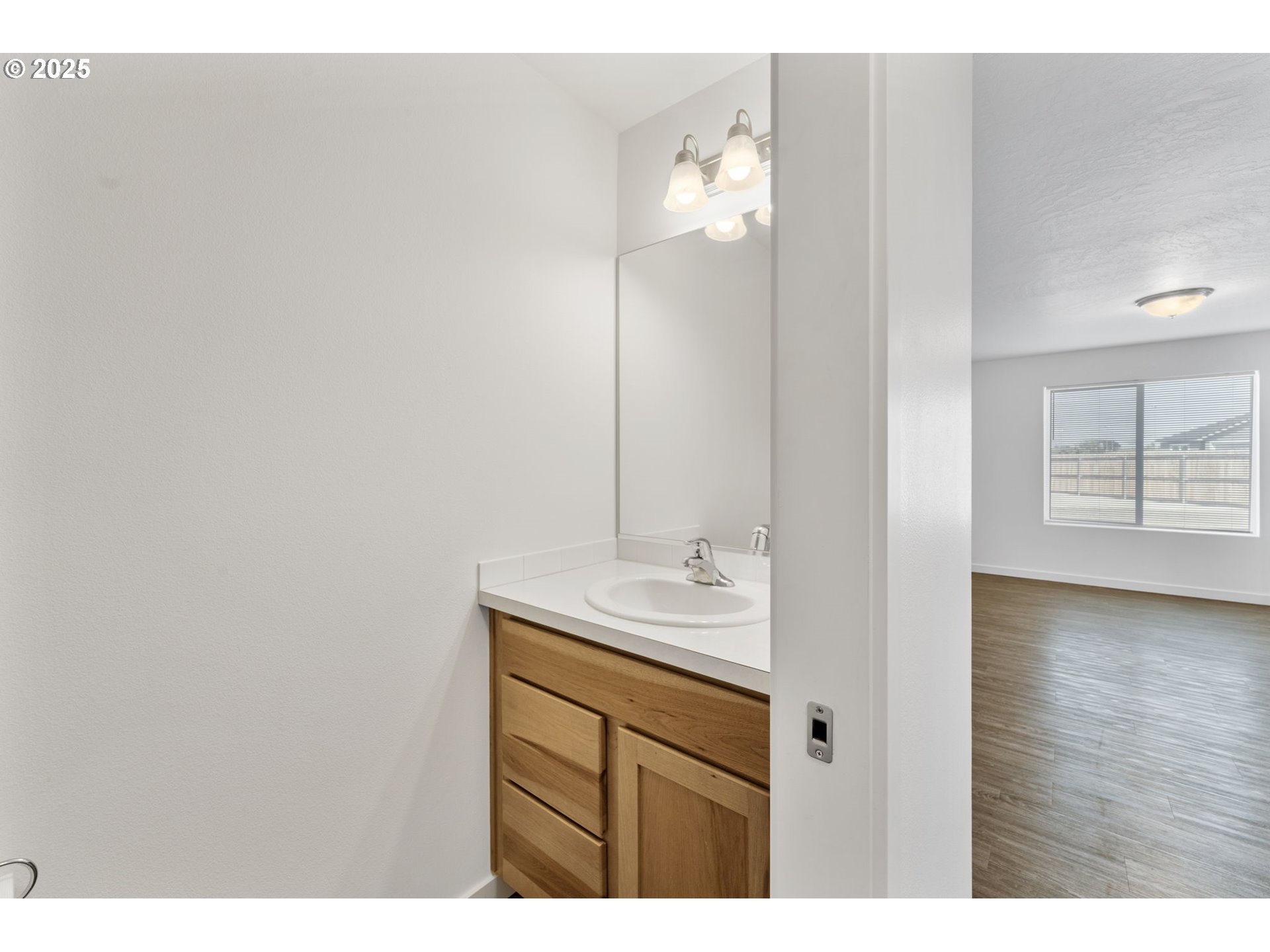774 Northeast 11th Street Hermiston, OR 97838 - Photo 4 of 34 a bathroom with a sink and a mirror