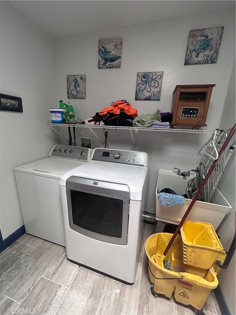 8471 Caughlin Road Phelan, CA 92371 - Photo 17 of 21 a utility room with dryer and washer