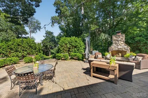 $1,349,000 | 13 Berkshire Drive, St. Louis, MO 63117