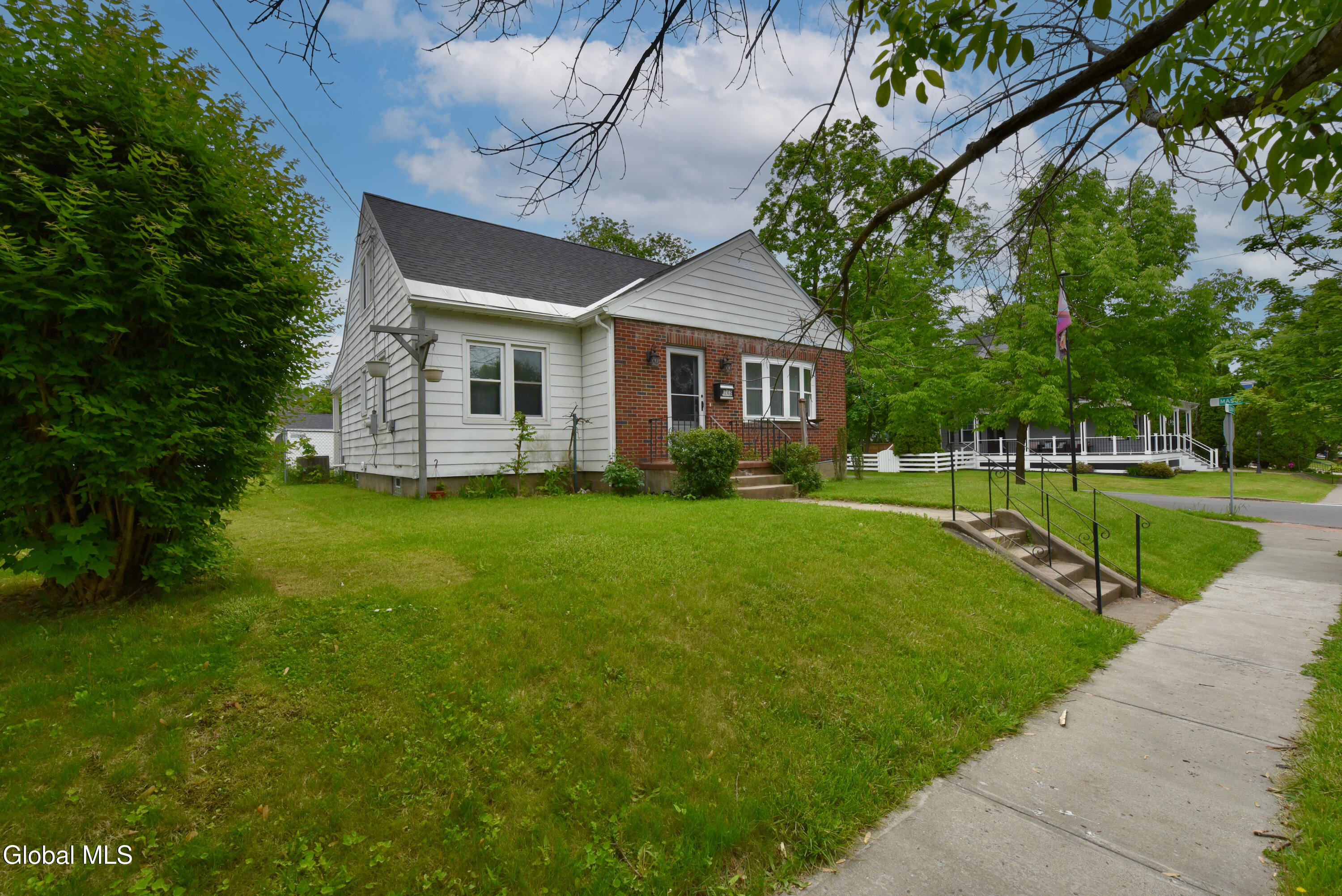1702 Lenox Road Schenectady, NY 12308 - Photo 2 of 64 2