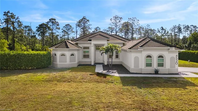 $3,900 | 4520 12th Street Northeast, Naples, FL 34120