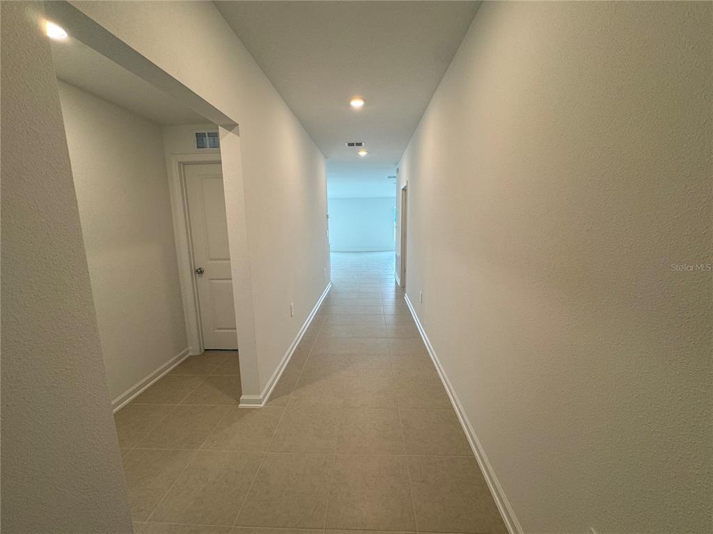 2185 Lasso Loop Eagle Lake, FL 33839 - Photo 3 of 33