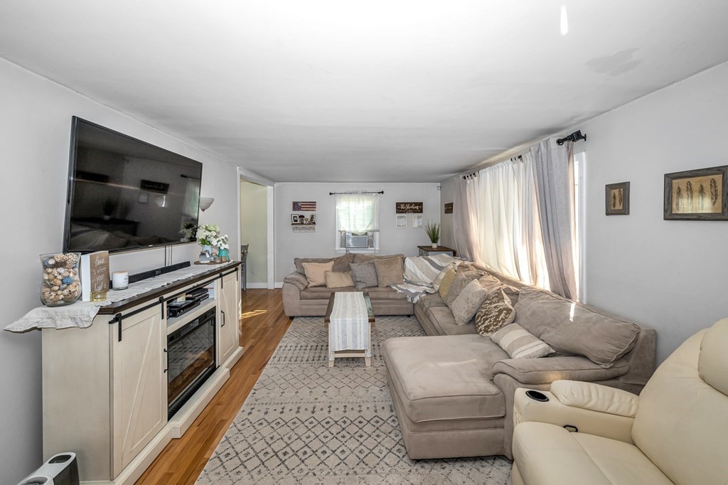 60 Deepfield Road Springfield, MA 01118 - Photo 3 of 37 Gallery Image 3