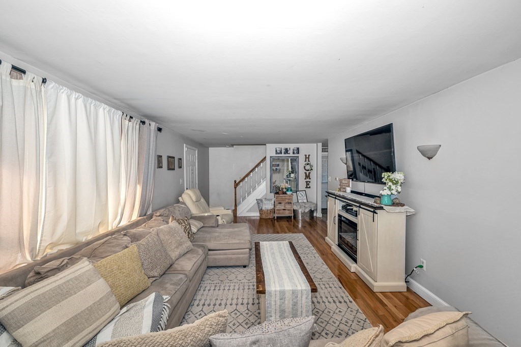 60 Deepfield Road Springfield, MA 01118 - Photo 5 of 37 Gallery Image 5