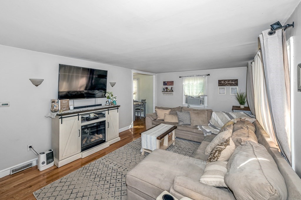 60 Deepfield Road Springfield, MA 01118 - Photo 7 of 37 Gallery Image 7