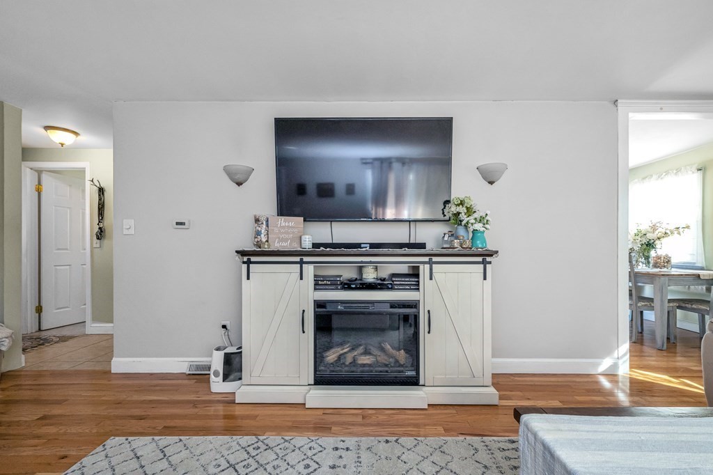 60 Deepfield Road Springfield, MA 01118 - Photo 8 of 37 Gallery Image 8