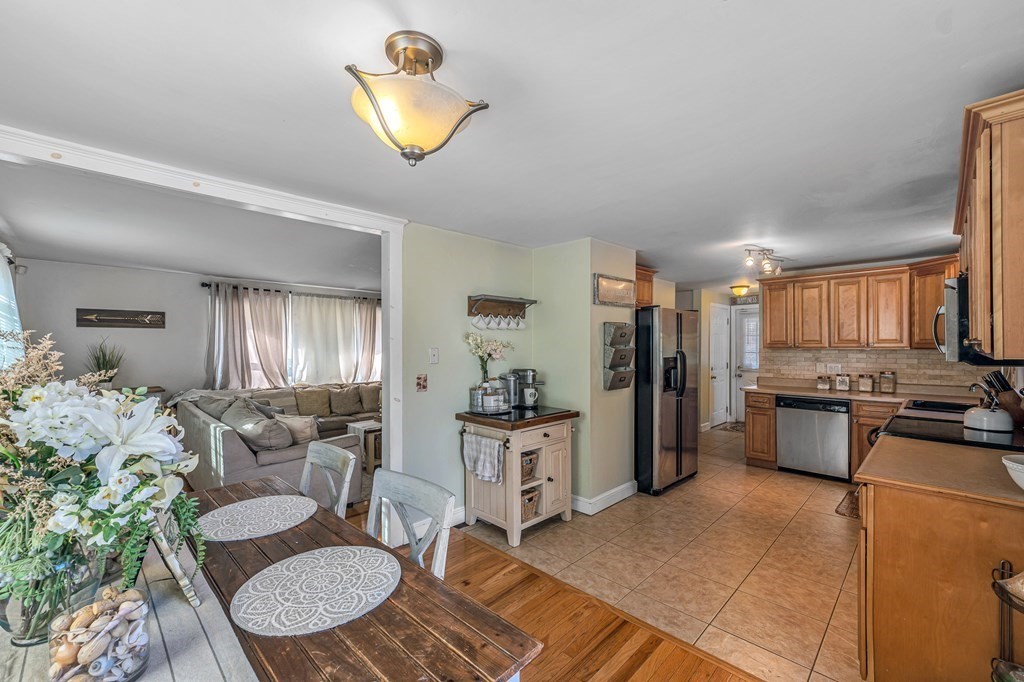 60 Deepfield Road Springfield, MA 01118 - Photo 10 of 37 Gallery Image 10