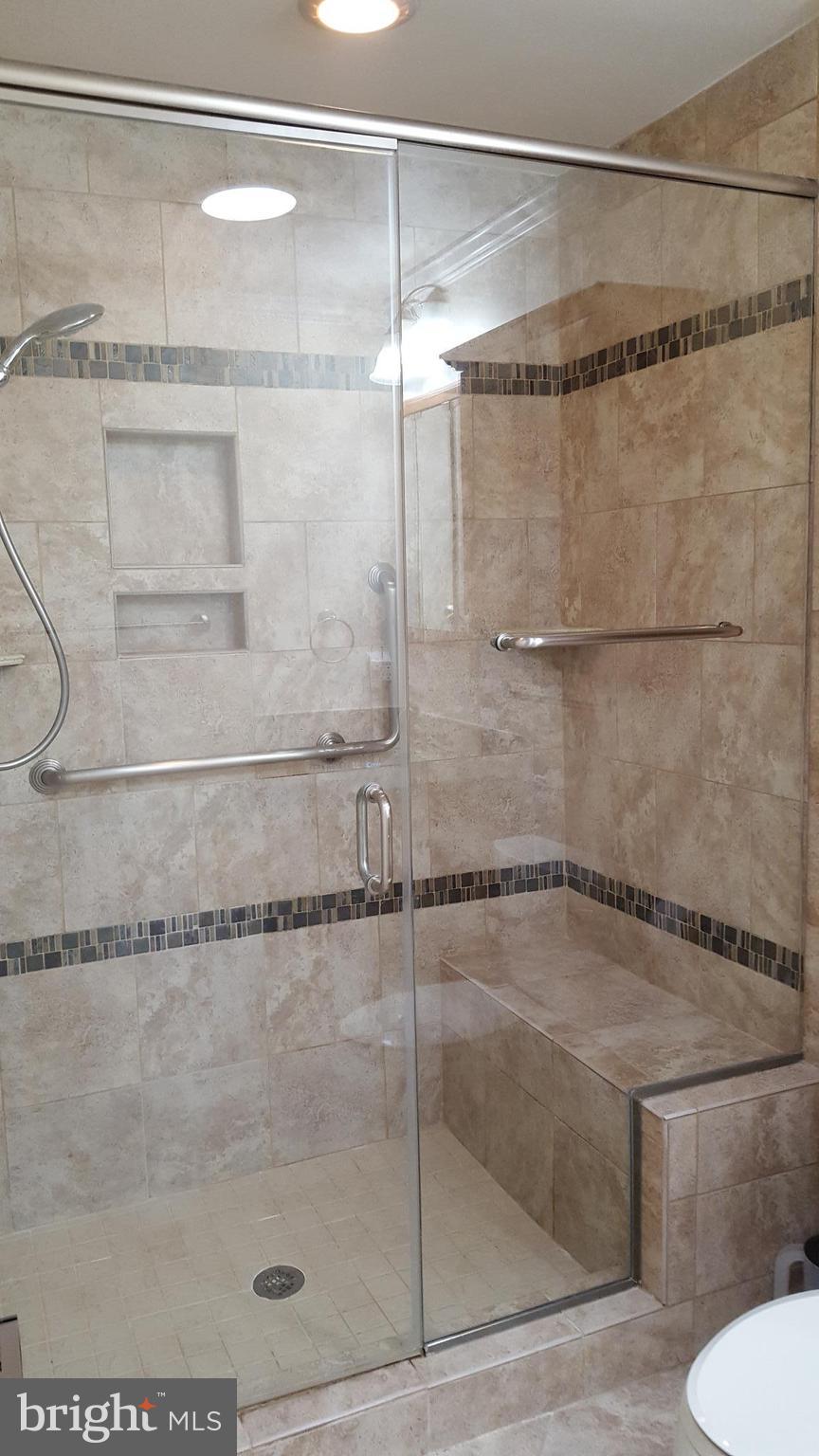 6904 Rawhide Ridge Columbia, MD 21046 - Photo 15 of 24 Bath (Master)