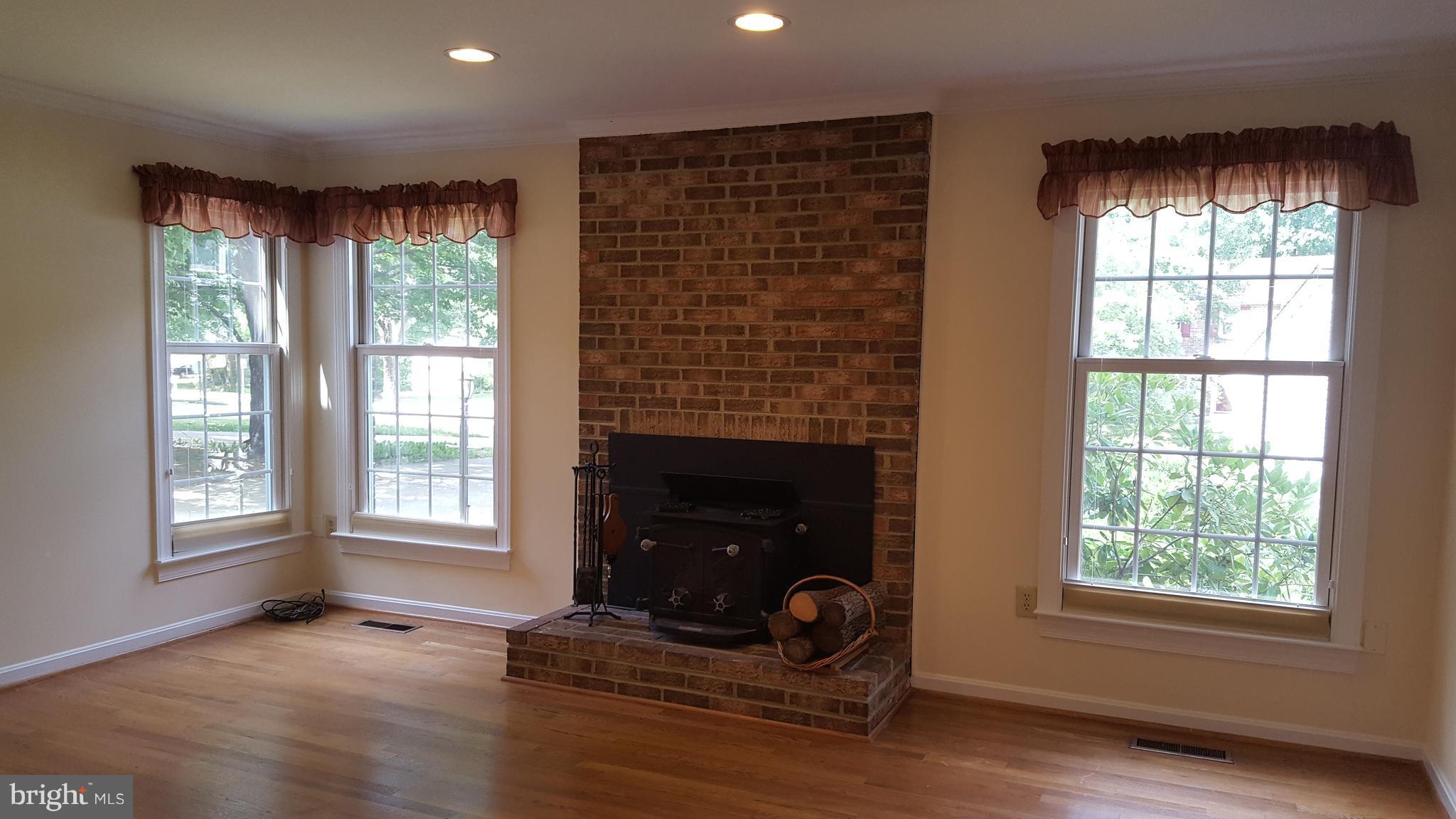 6904 Rawhide Ridge Columbia, MD 21046 - Photo 4 of 24 Living Room