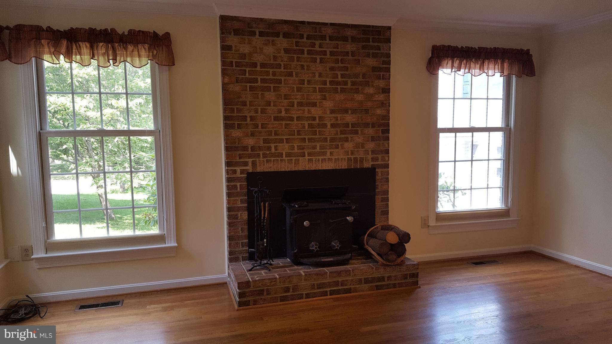 6904 Rawhide Ridge Columbia, MD 21046 - Photo 5 of 24 Living Room