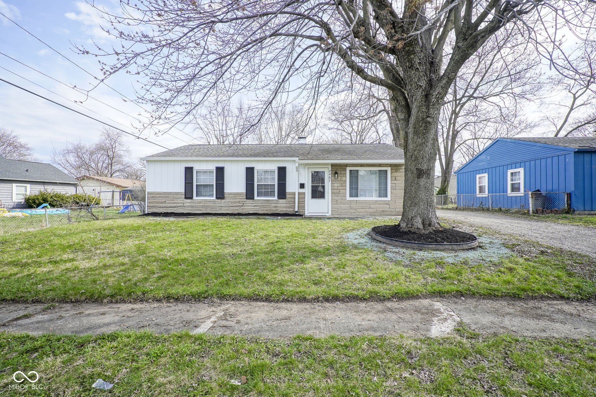 2467 Sickle Road Indianapolis, IN 46219 - Photo 3 of 25