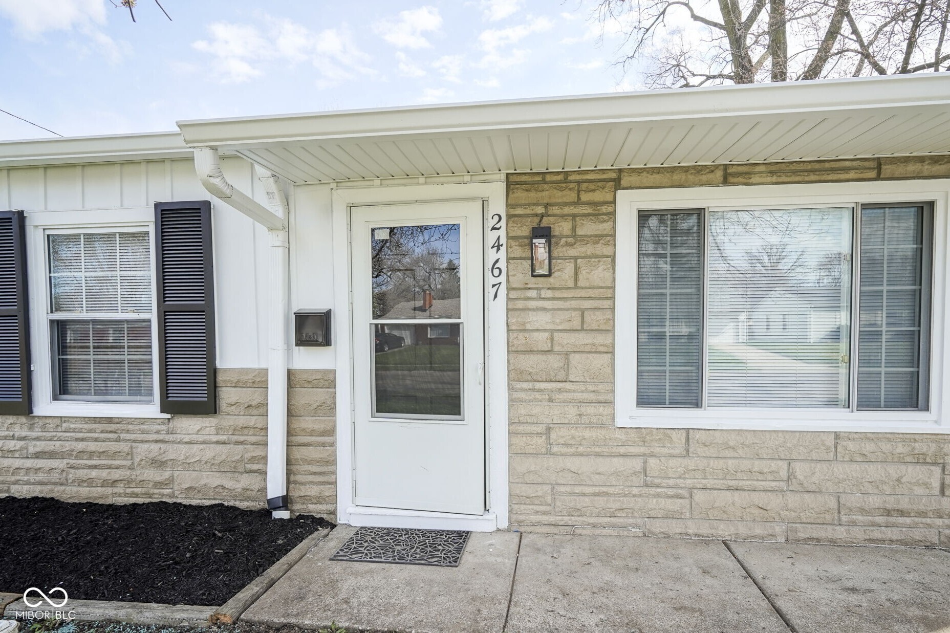 2467 Sickle Road Indianapolis, IN 46219 - Photo 4 of 25