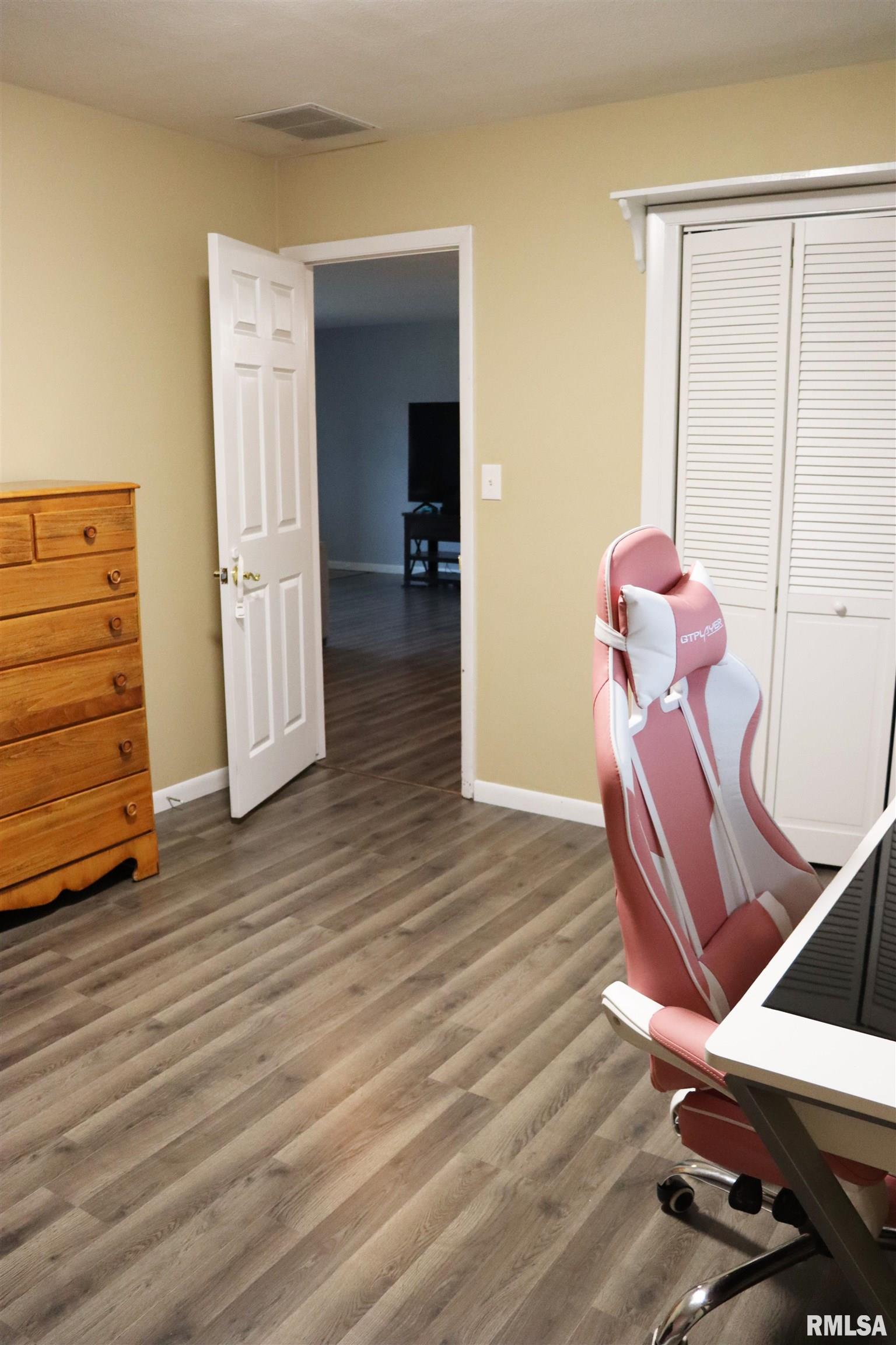 1237 Apache Lane Peoria, IL 61607 - Photo 20 of 34 Gallery Image 20
