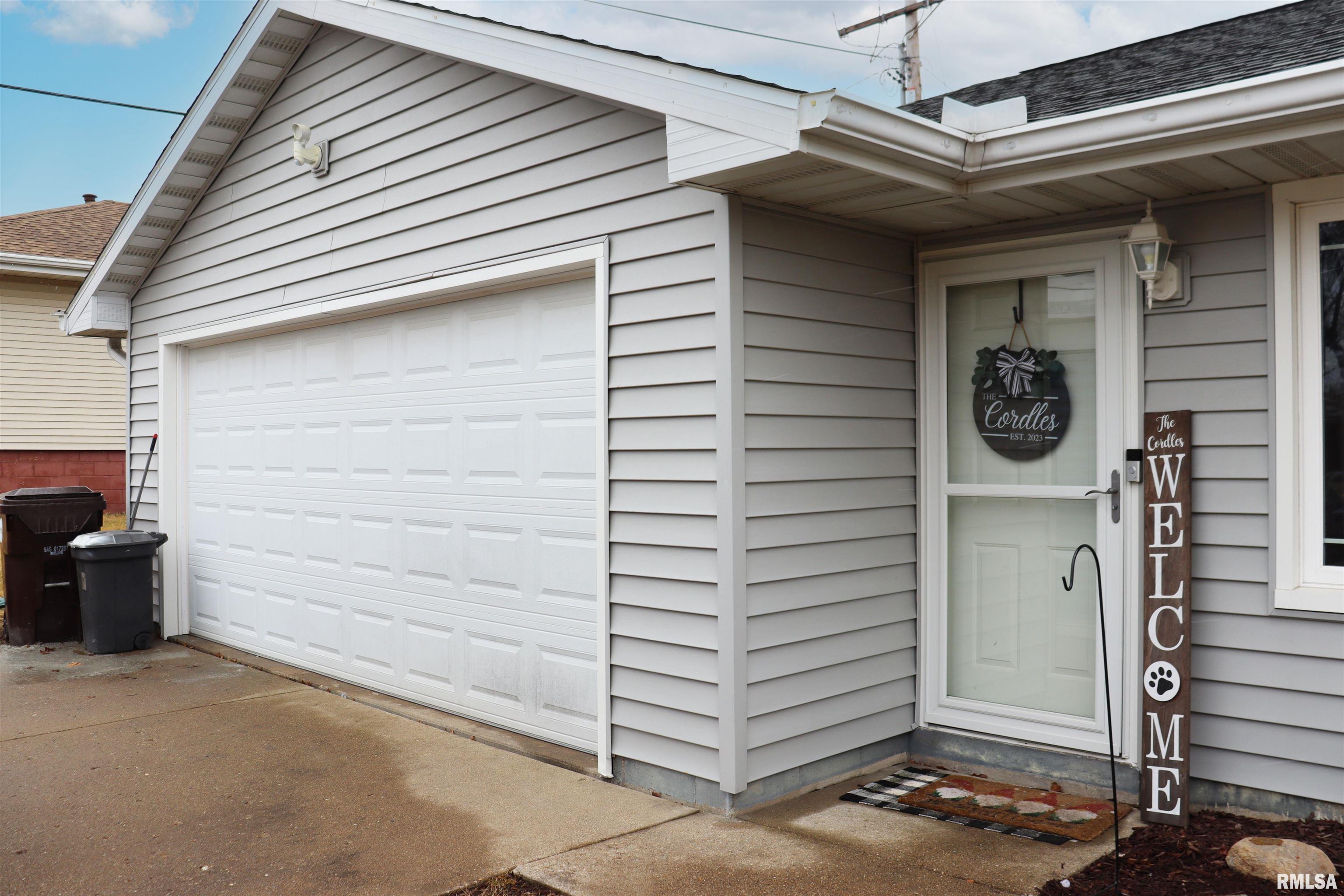 1237 Apache Lane Peoria, IL 61607 - Photo 2 of 34 Gallery Image 2