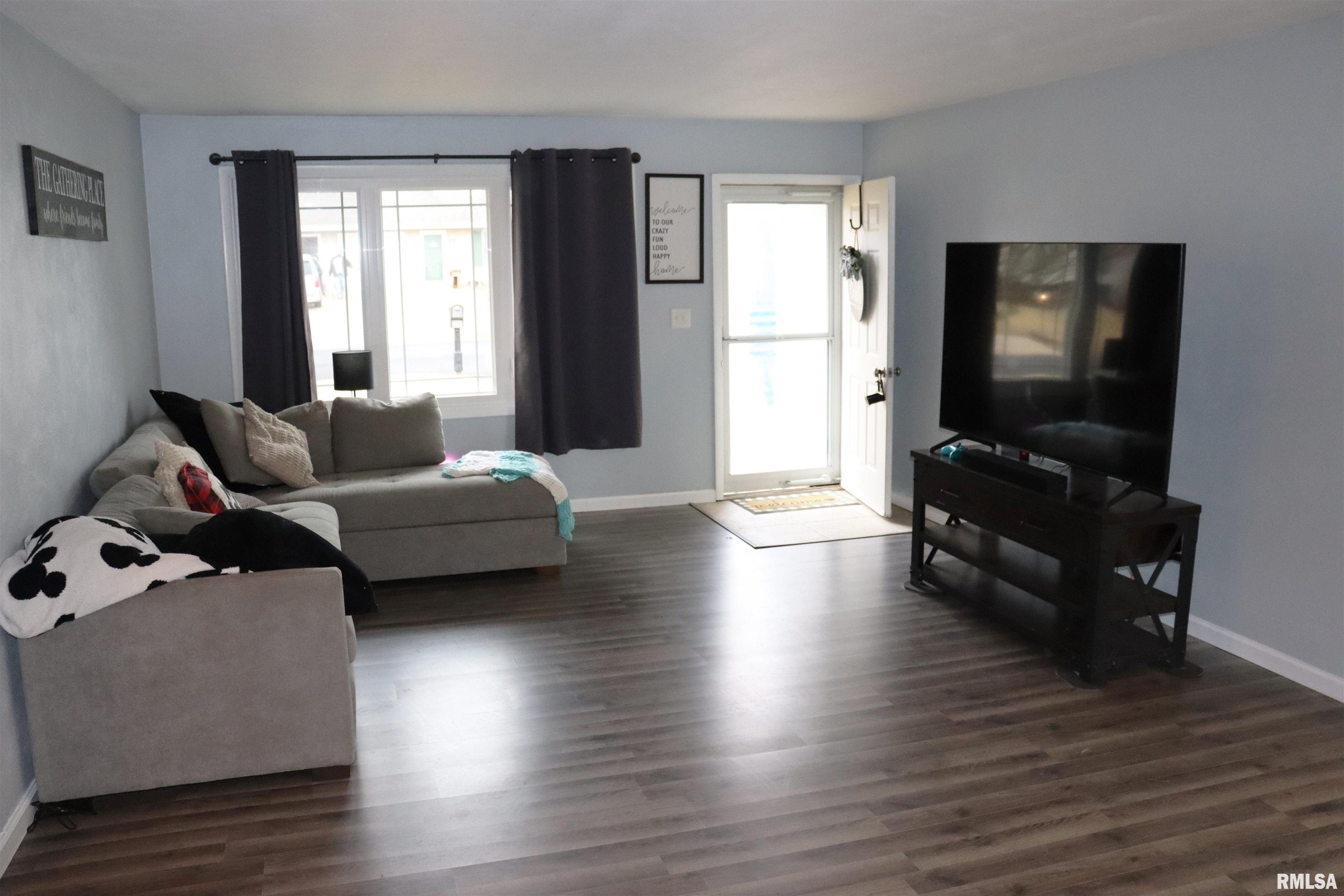 1237 Apache Lane Peoria, IL 61607 - Photo 3 of 34 Gallery Image 3