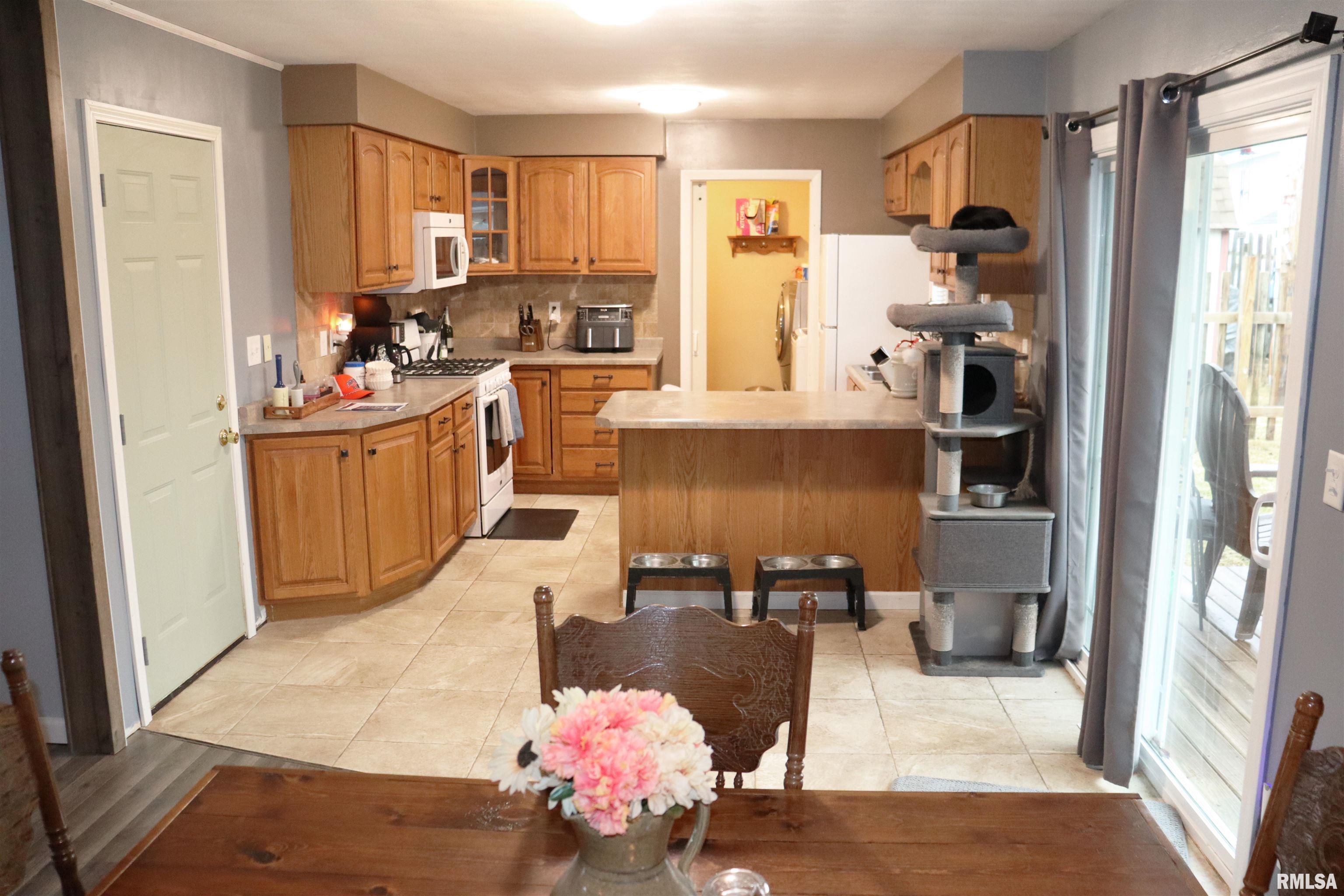 1237 Apache Lane Peoria, IL 61607 - Photo 5 of 34 Gallery Image 5