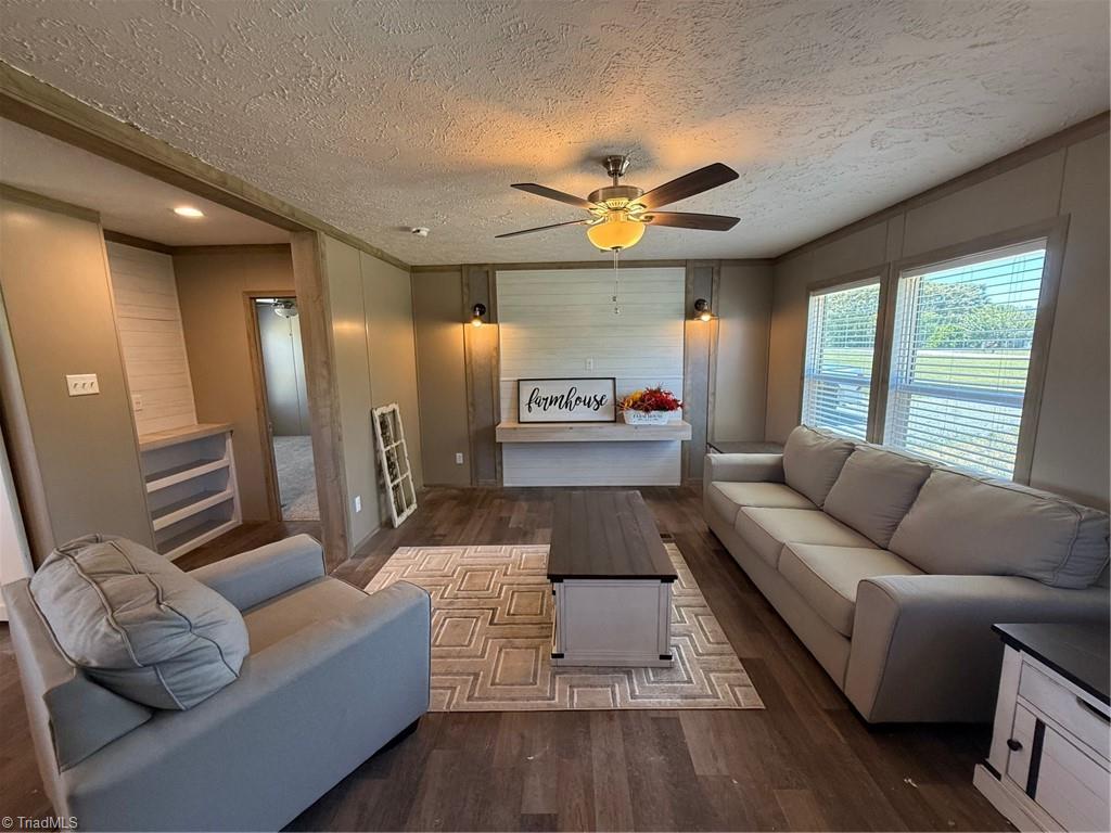 1302 Austin Little Mountain Road Ronda, NC 28670 - Photo 3 of 11 Living Area