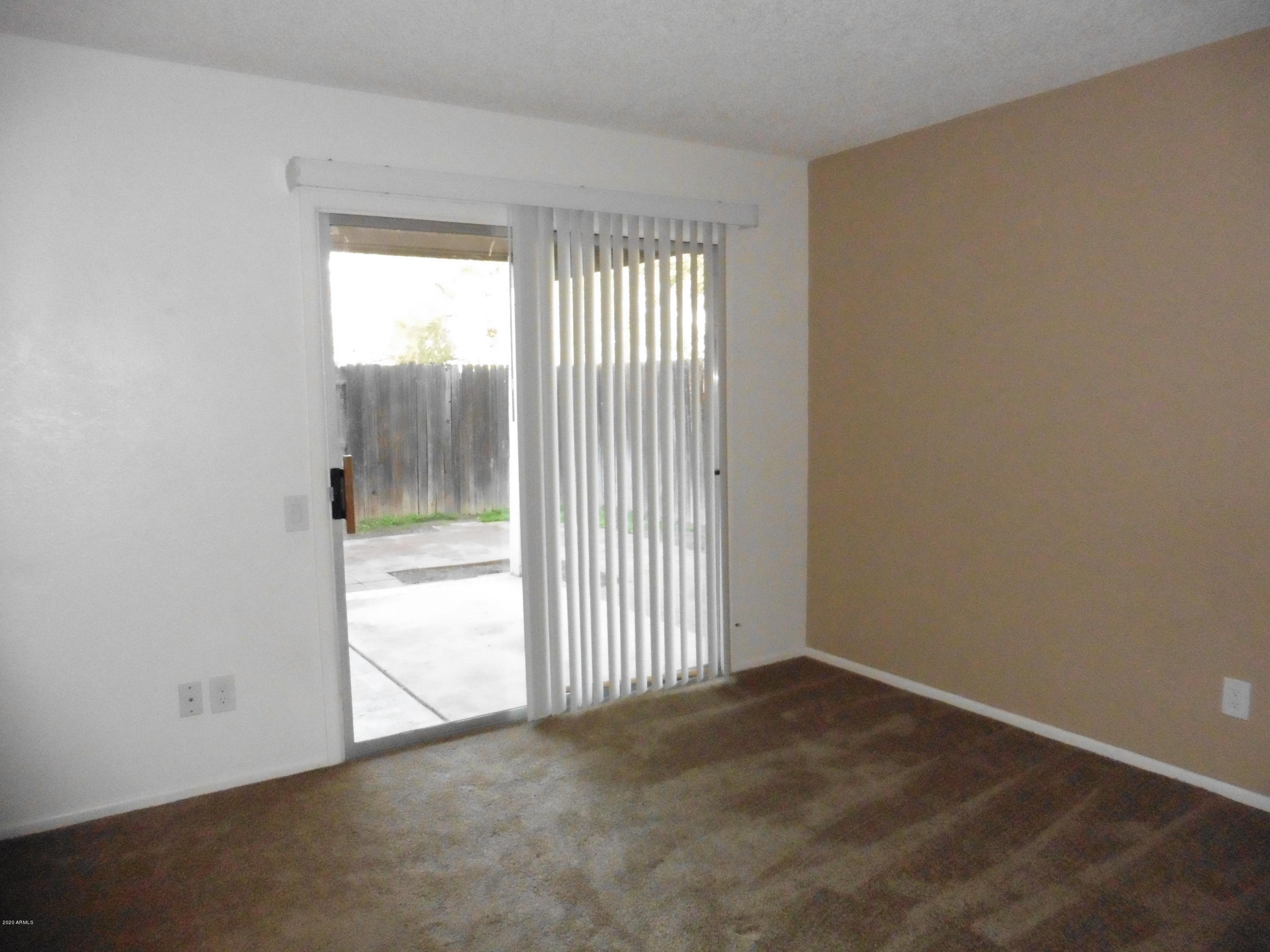 4238 East Carson Road Phoenix, AZ 85042 - Photo 11 of 16 P1020037