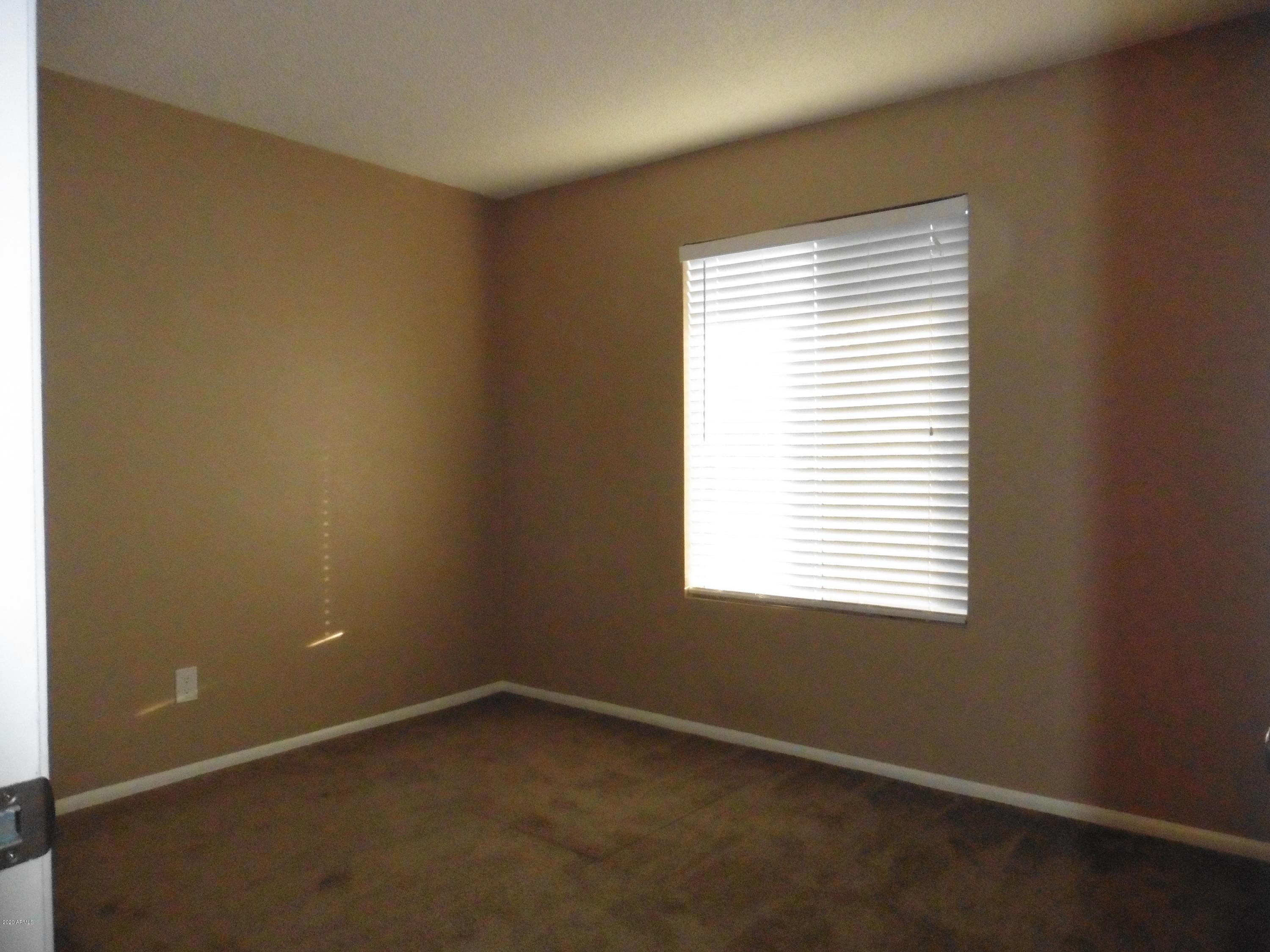 4238 East Carson Road Phoenix, AZ 85042 - Photo 13 of 16 P1020048