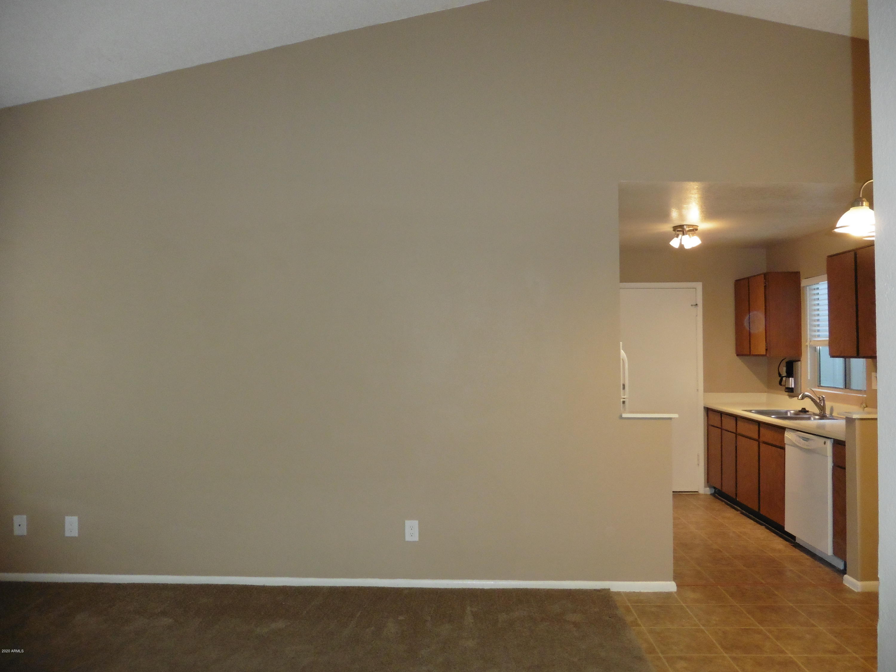4238 East Carson Road Phoenix, AZ 85042 - Photo 3 of 16 P1020045