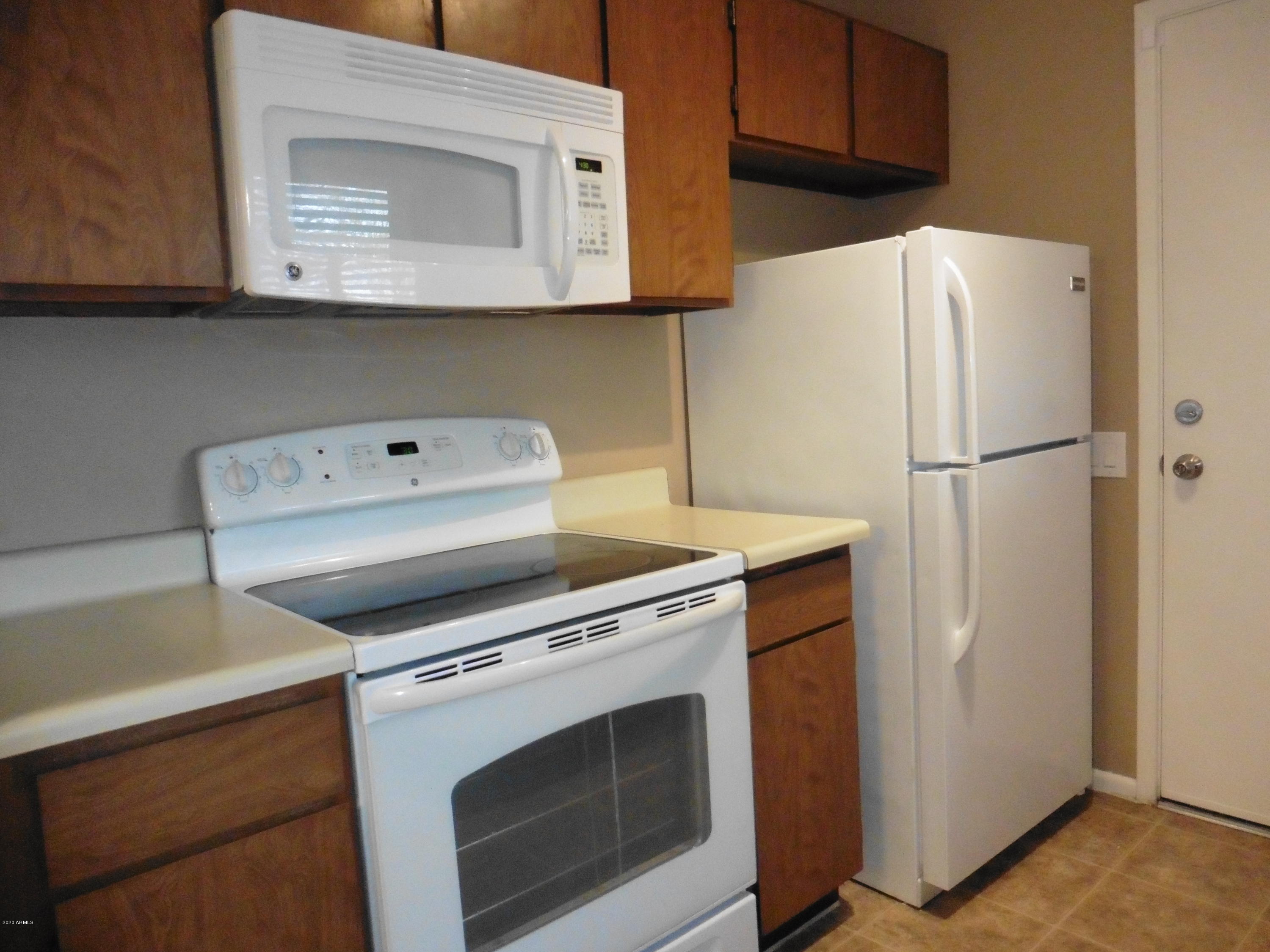 4238 East Carson Road Phoenix, AZ 85042 - Photo 7 of 16 P1020043