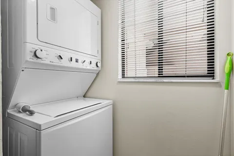 a close up view of a washer and dryer