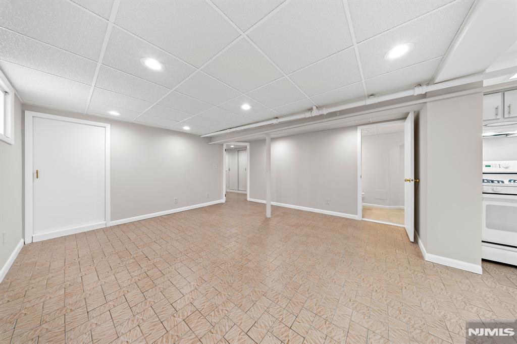 271 Travers Place Lyndhurst, NJ 07071 - Photo 31 of 50