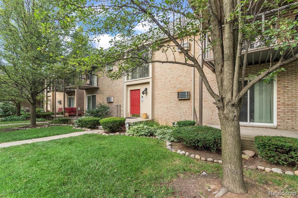 1725 14 14 Mile Road, Unit D Birmingham, MI 48009 - Photo 2 of 32