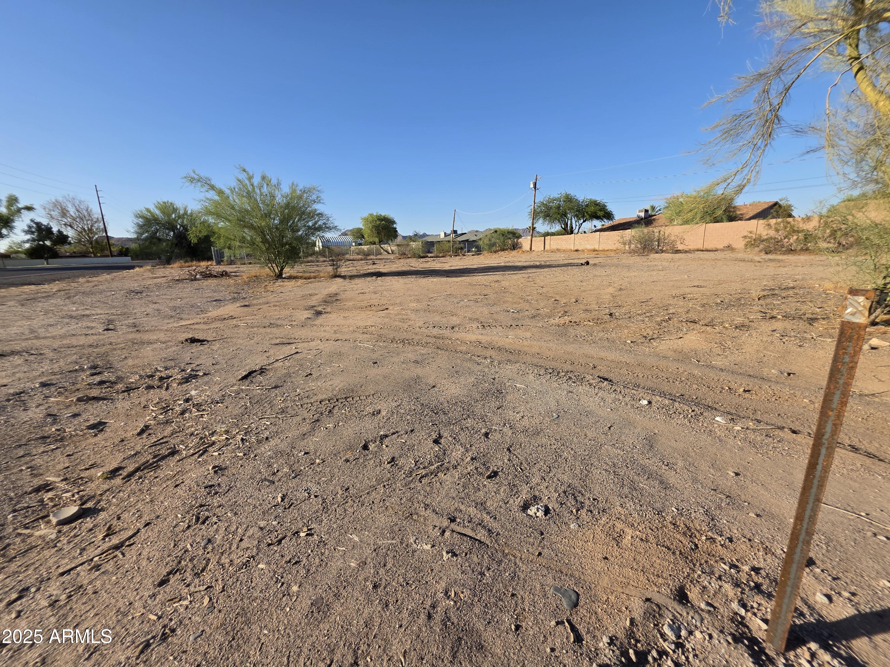 415 North Crismon Road Mesa, AZ 85207 - Photo 3 of 7 a view of a beach with a yard