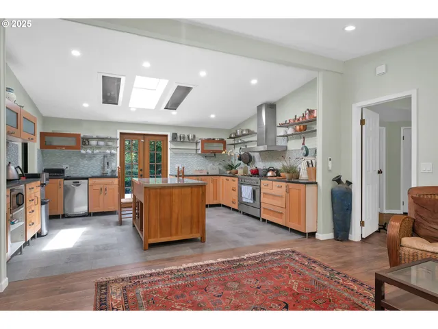 $675,000 | 4884 North Loftus Road, Florence, OR 97439