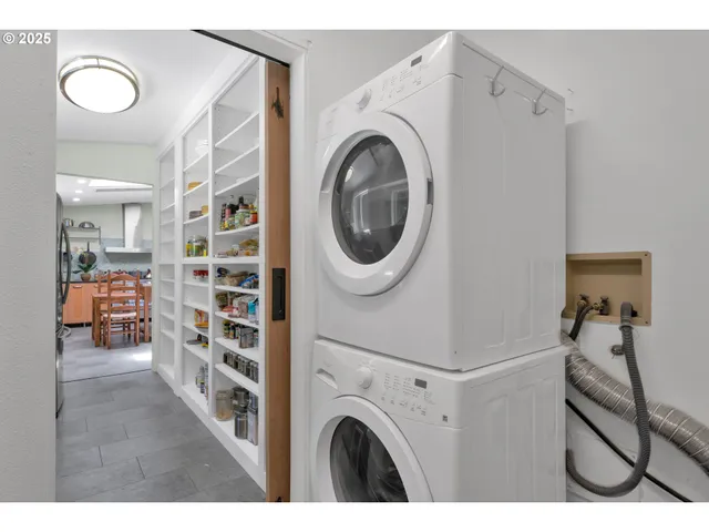 $675,000 | 4884 North Loftus Road, Florence, OR 97439