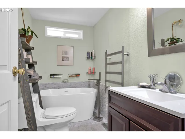 $675,000 | 4884 North Loftus Road, Florence, OR 97439